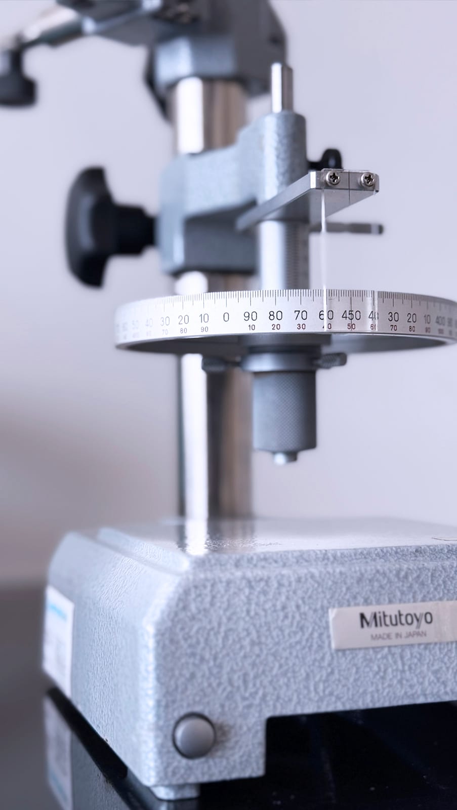 Comparador de carátula en calibración