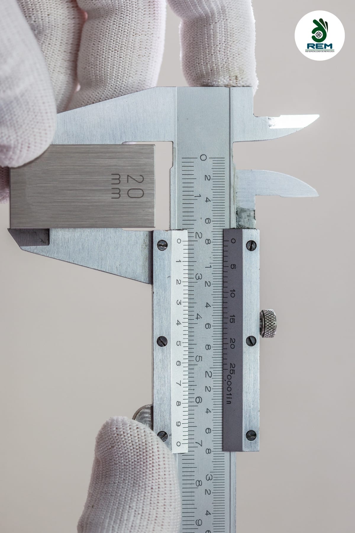 Servicios adicionales de calibración REM: esclerómetro, máquina de Los Ángeles y transductores LVDT